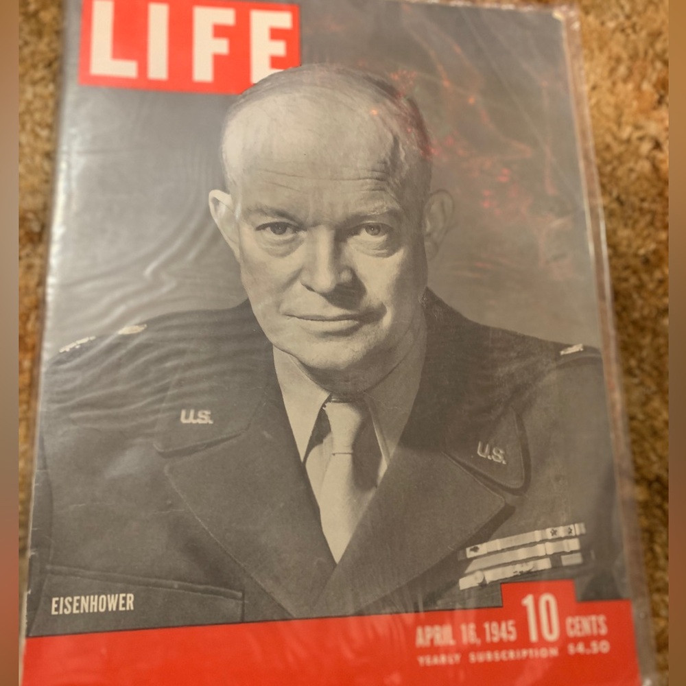 1945 LIFE MAGAZINE. Dwight Eisenhower on cover.